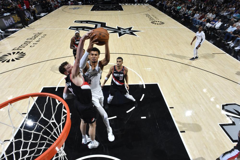 毫不逊色 毫不逊色