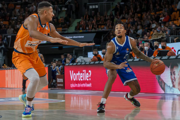 再伺机突击 再伺机突击