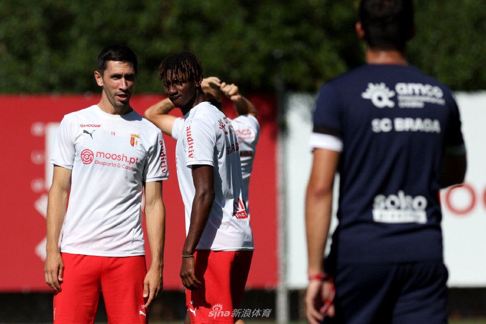 轻球员中较 轻球员中较