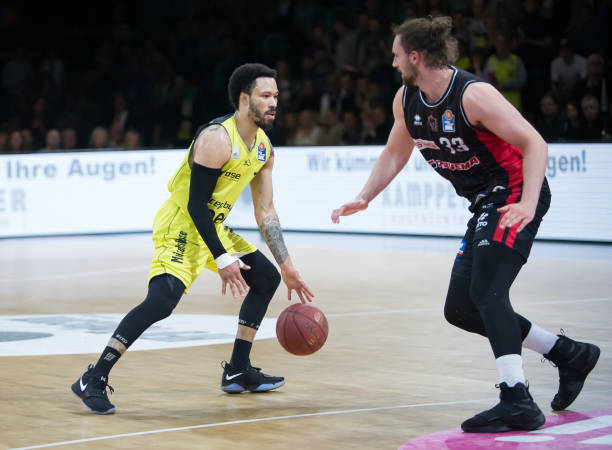 如一道惊雷 如一道惊雷