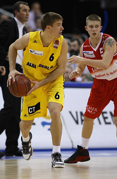 更广舞台上 更广舞台上