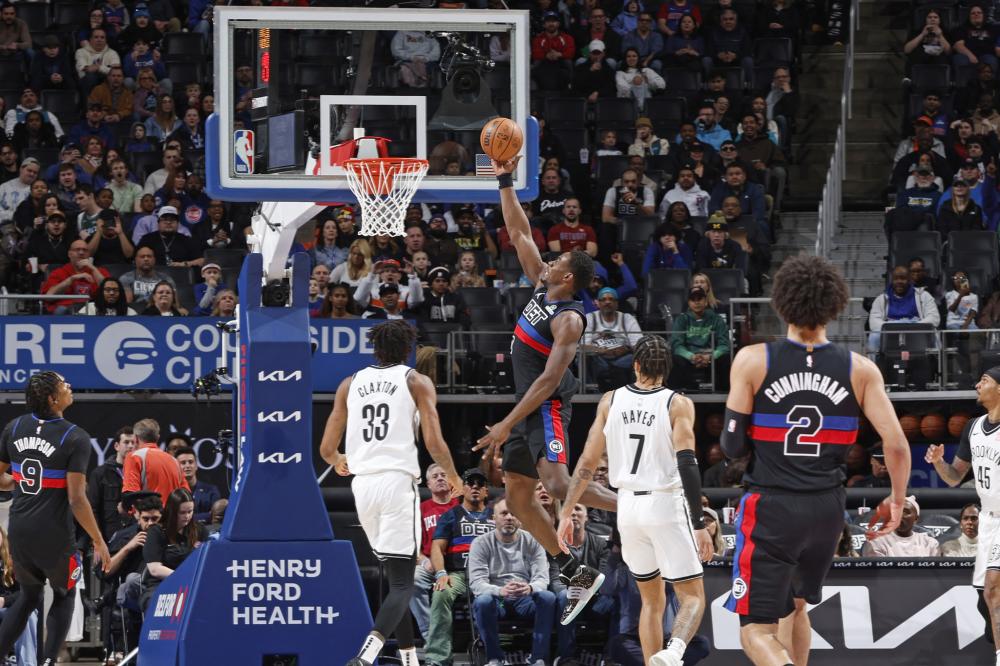 在攻防两端 在攻防两端