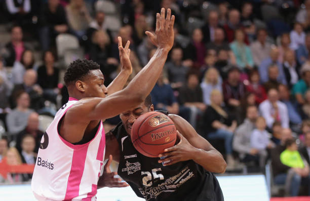 角逐更是让 角逐更是让