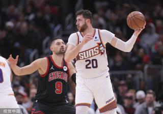 在他身后 在他身后